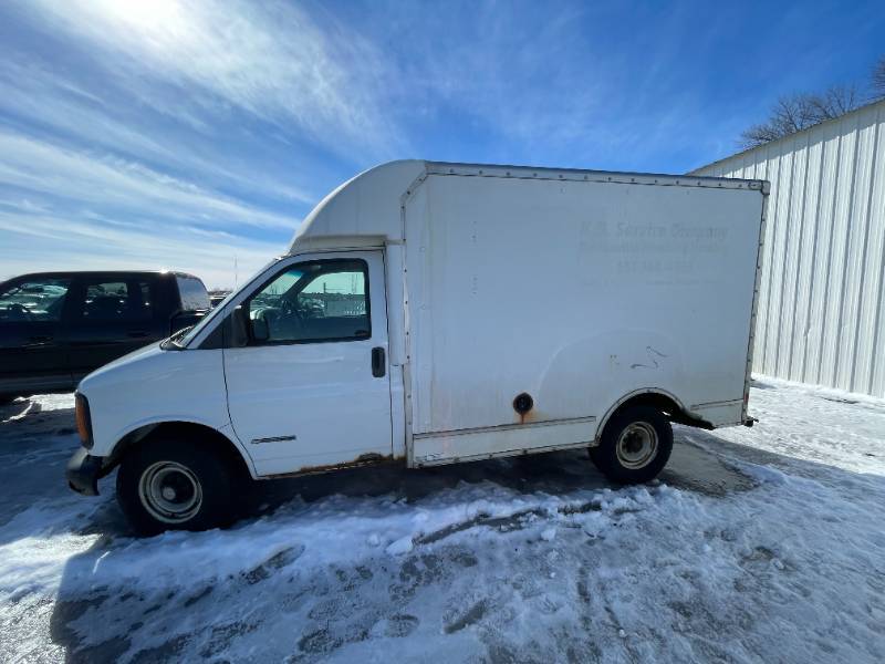 2002 Chevrolet Express G3500 - BOX TRUCK