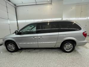 2001 Chrysler Town and Country Limited