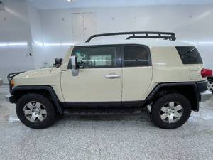 2008 Toyota FJ Cruiser - 4X4 - MANUAL