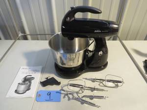 lot 9 image: Sunbeam 2594 350-Watt MixMaster Stand Mixer with Dough Hooks and Beaters, Black Release latch broken