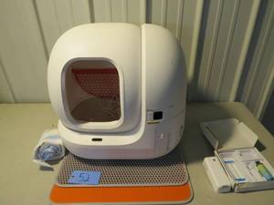lot 52 image: PETKIT Pura Max Self-Cleaning Cat Litter Box - Used