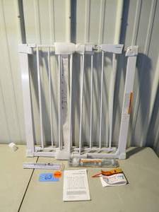 lot 63 image: Cumber 42 Auto Close Extra Tall Baby Gate - CB474 White