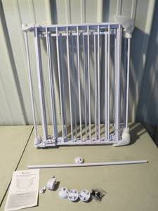 lot 65 image: Tokkidas Baby Safety Gate - Broken Hinge