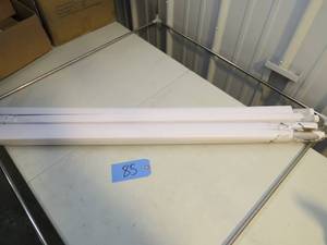 lot 85 image: 4 Pack - 4 Led Bulbs - SLM0987