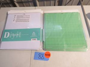 lot 88 image: 30 Piece Lot - Diyit 12x12 Cutting Mats for Crafts