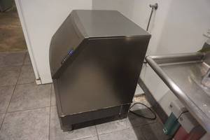 lot 2 image: Manitowac Model UDF140A-161B Under The Counter Commercial Ice Maker