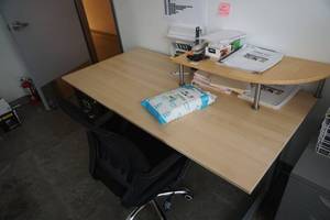 lot 33 image: Office Work Station Desk With Chair