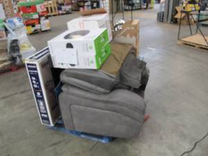 lot 418 image: Pallet of Store Overstock Store and Ecommerce Product and Returns