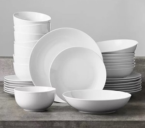 lot 543 image: Members Mark 32-Piece Porcelain Dinnerware Set
