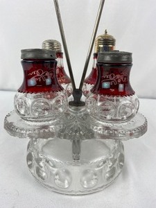 lot 14 image: Vintage Tiffin Kings Crown Thumbprint Pattern Cruet Set