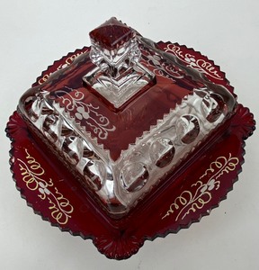 lot 45 image: Vintage Tiffin Kings Crown Thumbprint Pattern Covered Square Candy Bowl with Grape Leaf Etching
