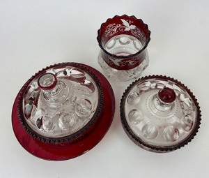 lot 47 image: Vintage Tiffin Kings Crown Thumbprint Pattern Covered Round Candy Dish Extra Lid and Spooner with Grape Leaf Etching