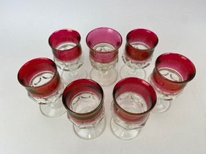 lot 52 image: 7 Tiffin Kings Crown Thumbprint Pattern Ruby Flashed Iridescent Gold Rimmed Water Goblets