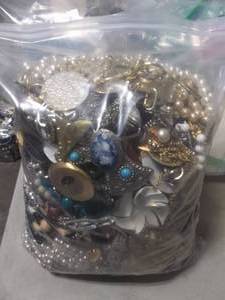 Bulk Lot Of Mixed Costume Jewelry (2 Gallon Bag-Over 10 lbs)