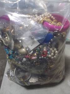 Bulk Lot Of Mixed Costume Jewelry (2 Gallon Bag-Over 10 lbs)
