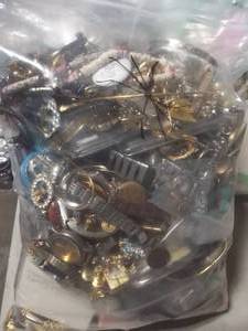 Bulk Lot Of Mixed Costume Jewelry (2 Gallon Bag-Over 10 lbs)