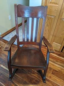 lot 443 image: Brown Rocking Chair L