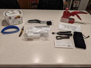 lot 448 image: Kitchen Gadgets- Pampered Chef and Produce Keeper L