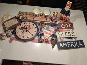 lot 436 image: God Bless America Clock Signs Ornaments L