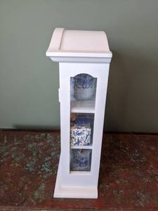 lot 424 image: Beautiful Wood Cabinet L