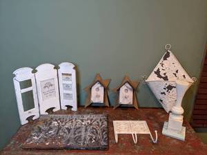lot 426 image: Rustic Looking Home Decor L