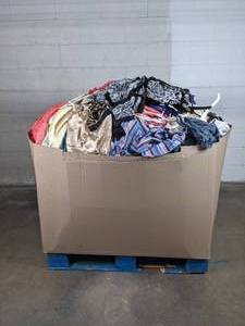 lot 62 image: Resellers Paradise 52 Wide Box of Womens Pre-Owned Clothing B