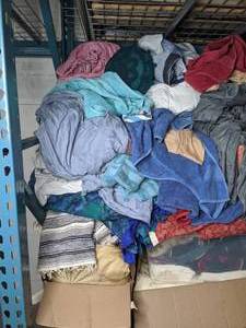 lot 68 image: Resellers Paradise HUGE Amount of Pre-Owned Linens Towels Quilts Sheets Pillows & More B