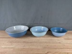 lot 107 image: (3) Pyrex Clear Bottom Blue Nesting Mixing Bowls B