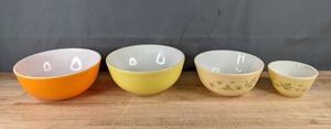 lot 111 image: Four Vintage Pyrex Mixing Bowls Shenandoah and More B