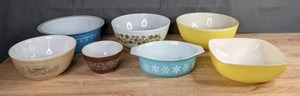 lot 112 image: Seven Vintage Pyrex Bowls and Casseroles B