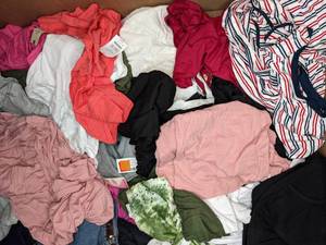 lot 69 image: New Resellers Explosion 54 Wide Box of Womens NEW Clothing & Accessories B