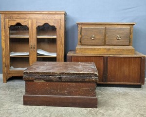 lot 148 image: Lot of 4 Vintage Wooden Furniture Storage Pieces 2 Chests, 1 Hutch, 1 Console Table B