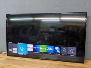 lot 17 image: 55 Samsung TV B