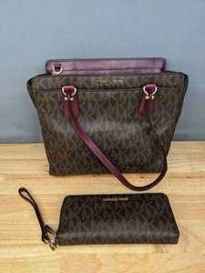 lot 18 image: Michael Kors Handbag and Wallet Brown & Purple Purse G