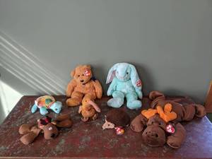 lot 419 image: TY Beanie Babies & Friends Hippity, Prickles L