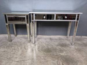 lot 217 image: Set of 2 Coordinating Glass Mirrored Accent Tables F