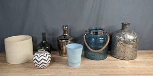 lot 211 image: Assortment of 7 Beautiful Vases and Jars of Varying Sizes and Styles F