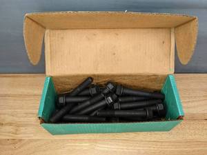 lot 288 image: Box of 58-11 x 4 12 150M PSI HX Flange Bolts T