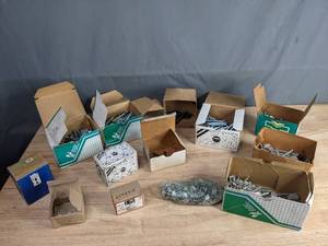 lot 296 image: Various Sizes of Thumb Screws T
