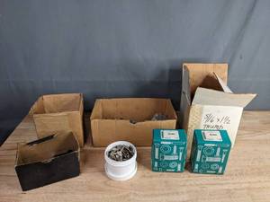 lot 297 image: A Lot of Various Sizes of Thumb Screws T