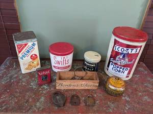 lot 452 image: Vintage Tins & Locks L