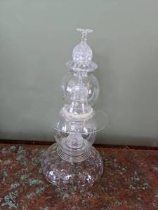 lot 454 image: Beautiful Piece Made With Glassware L