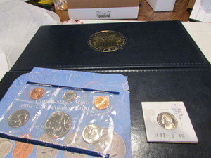 lot 47 image: Coins, Collectibles.