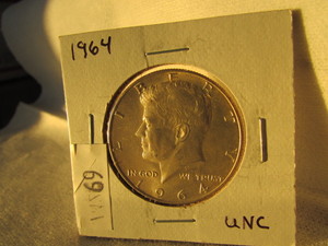 lot 69 image: 1964 SILVER KENNEDY HALF DOLLAR