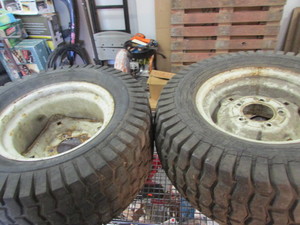 lot 115 image: Utility Rims with Tires