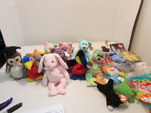 lot 122 image: Beanie Babies