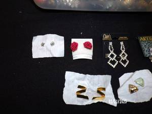 lot 61 image: Assortment of Earrings