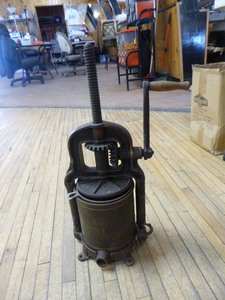 lot 22 image: Antique Simmons Wonder Sausage Stuffer
