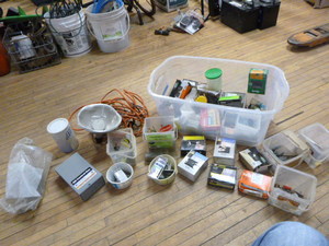 lot 28 image: Garage Items