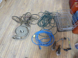 lot 30 image: Garage Items